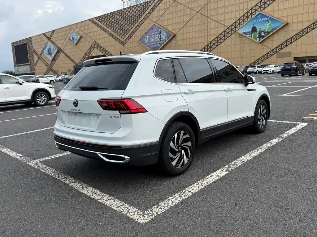 Volkswagen Tiguan L — фото 7
