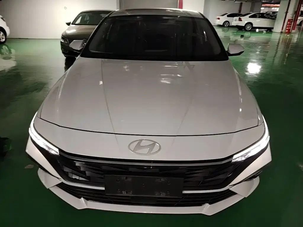 Hyundai Elantra — фото 4