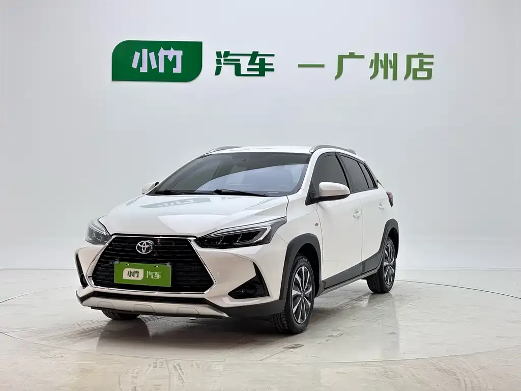 Toyota Yaris L — фото 1