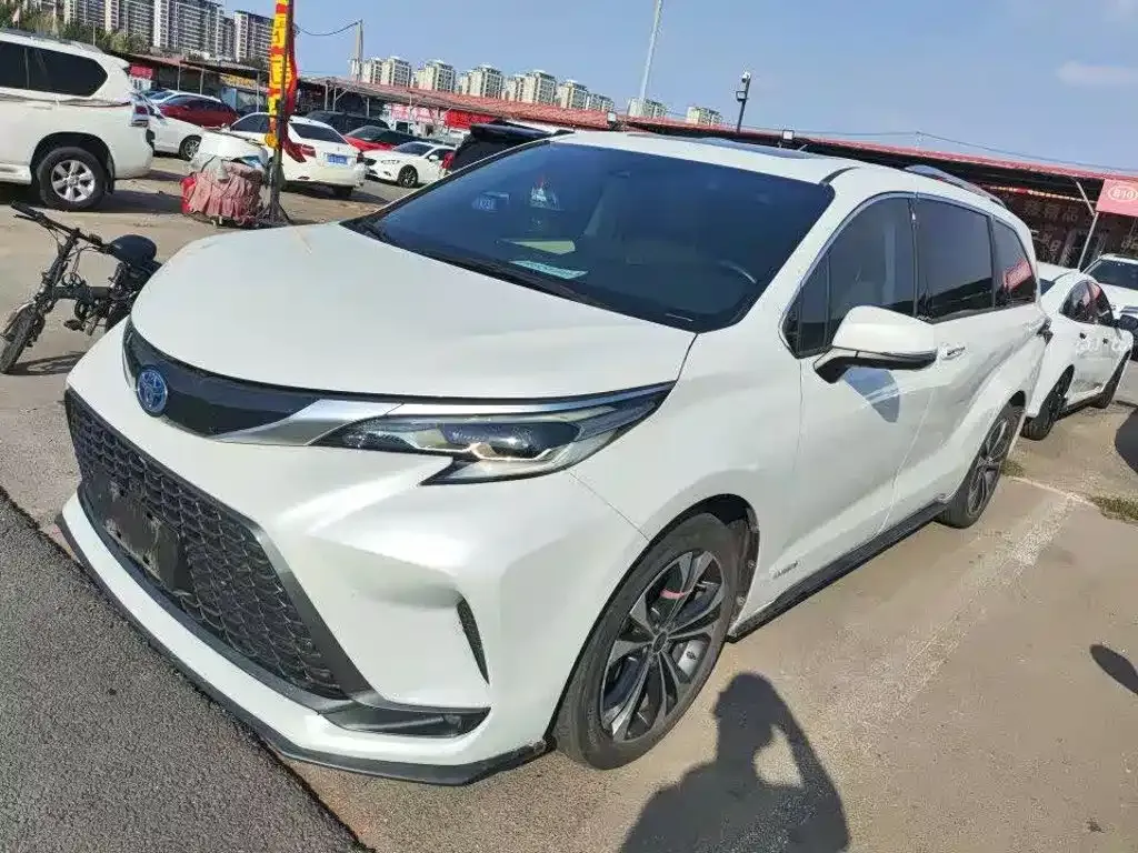 Toyota Granvia — фото 1