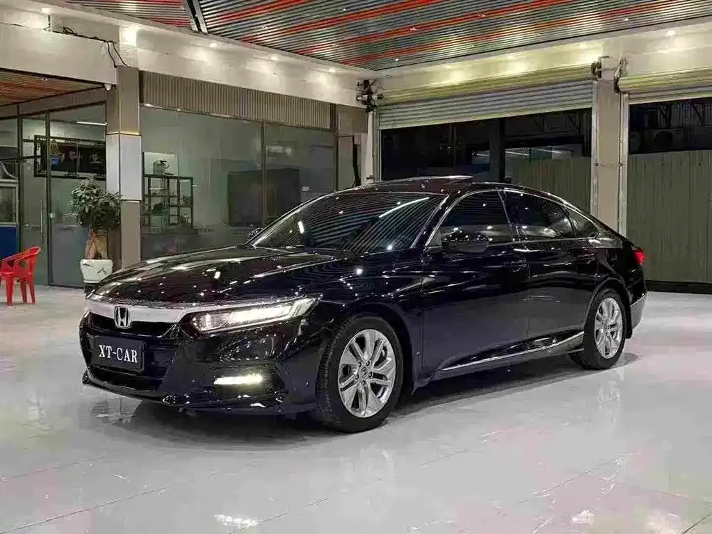 Honda Accord — фото 1