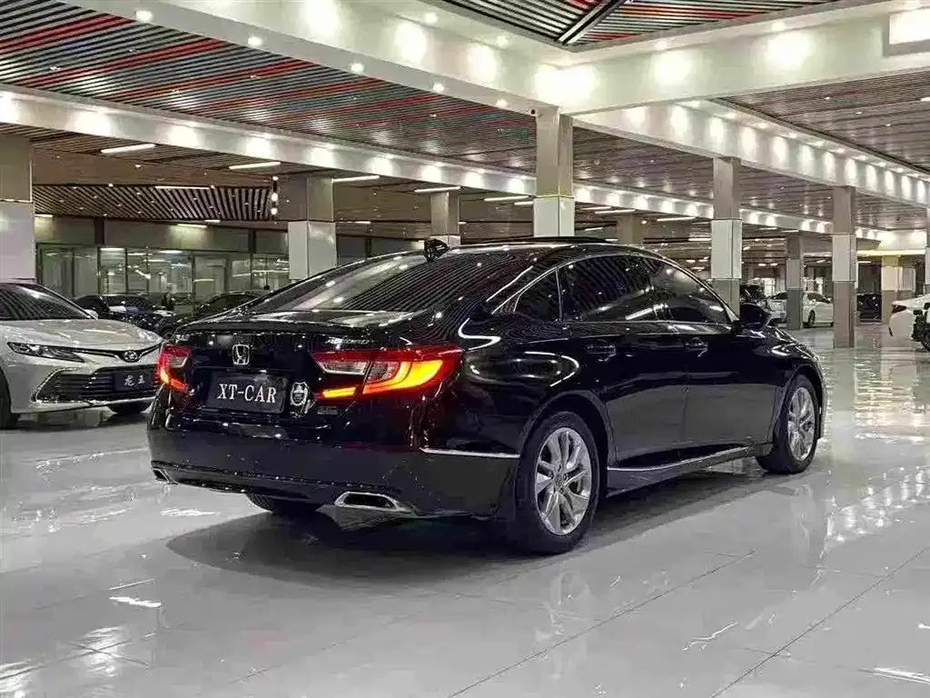 Honda Accord — фото 8