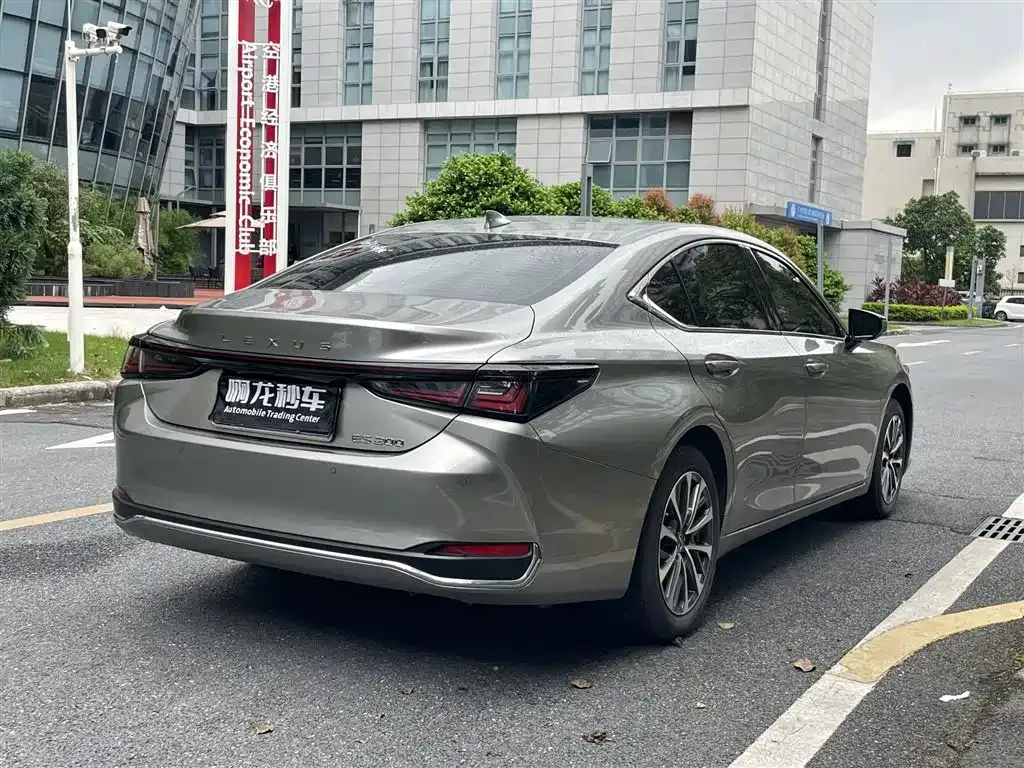 Lexus ES — фото 8