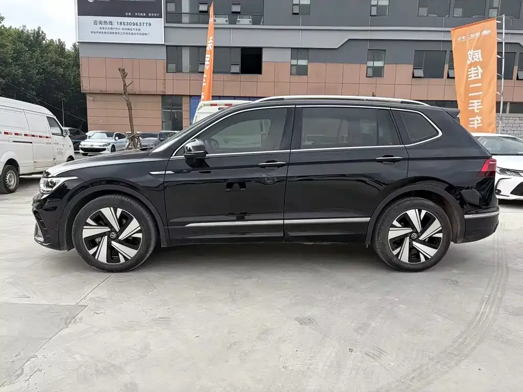 Volkswagen Tiguan L — фото 3