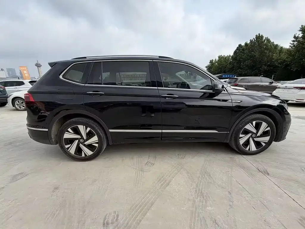 Volkswagen Tiguan L — фото 4