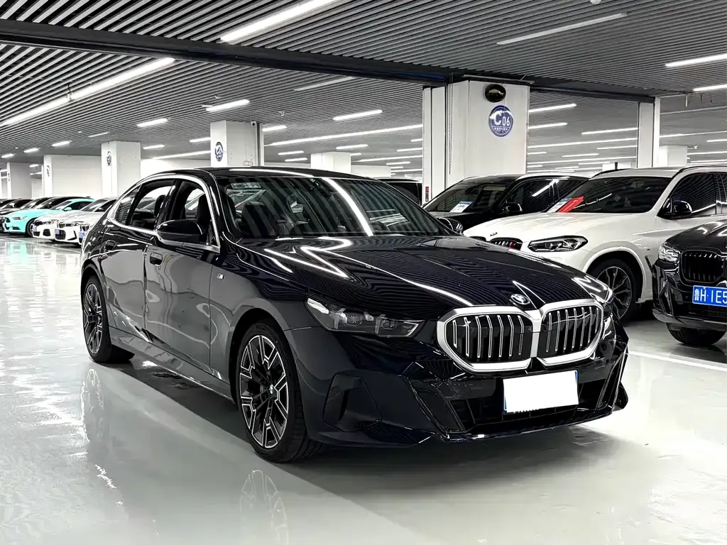 BMW 5 Series — фото 9