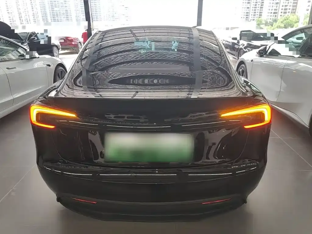 Tesla Model 3 — фото 10
