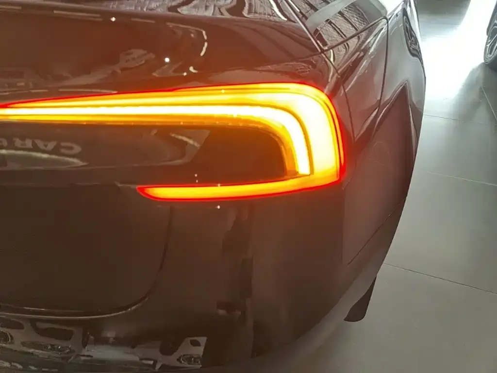 Tesla Model 3 — фото 7