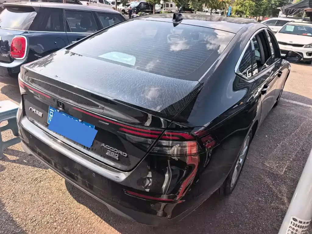Honda Accord — фото 10