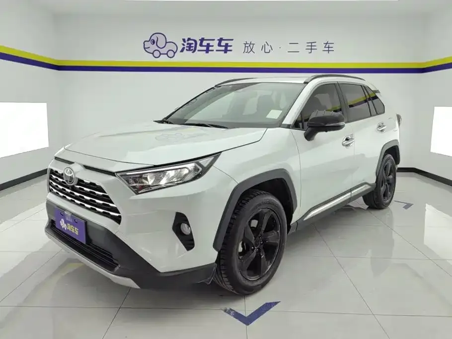 Toyota RAV4 — фото 1