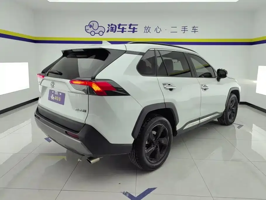 Toyota RAV4 — фото 3