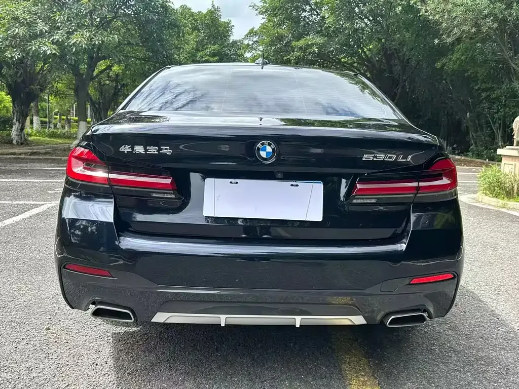BMW 5 Series — фото 9