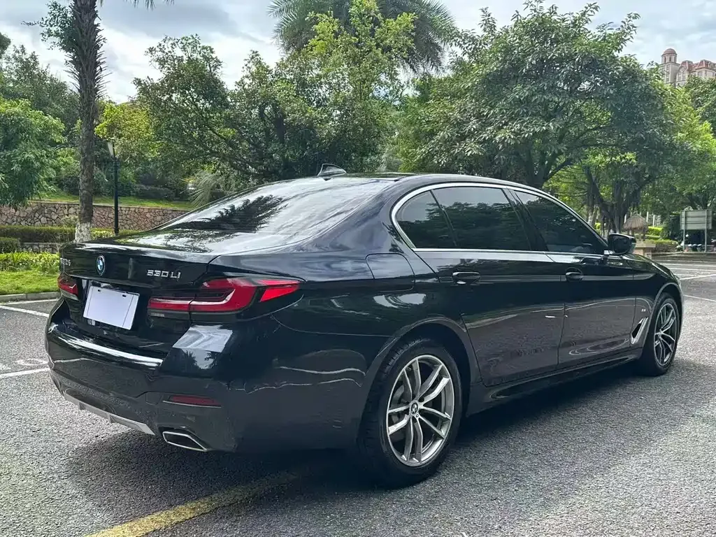 BMW 5 Series — фото 10