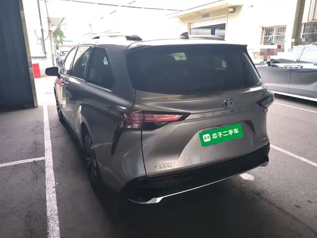 Toyota Granvia — фото 8
