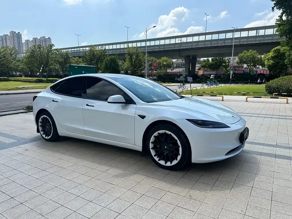 Tesla Model 3 — фото 6