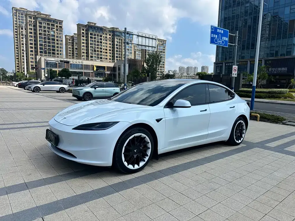 Tesla Model 3 — фото 7