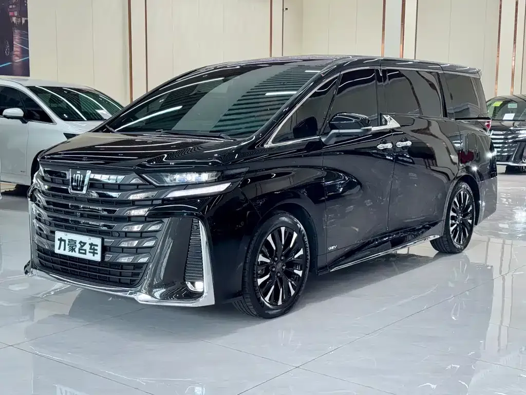 Toyota Vellfire — фото 1