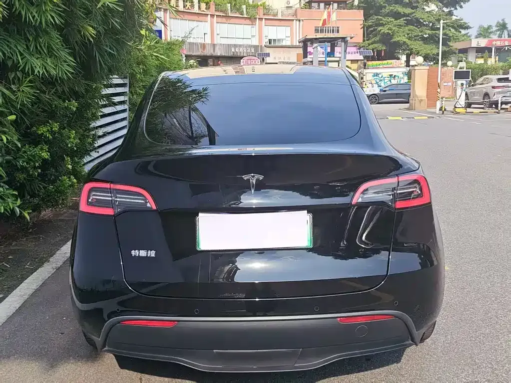 Tesla Model Y — фото 7