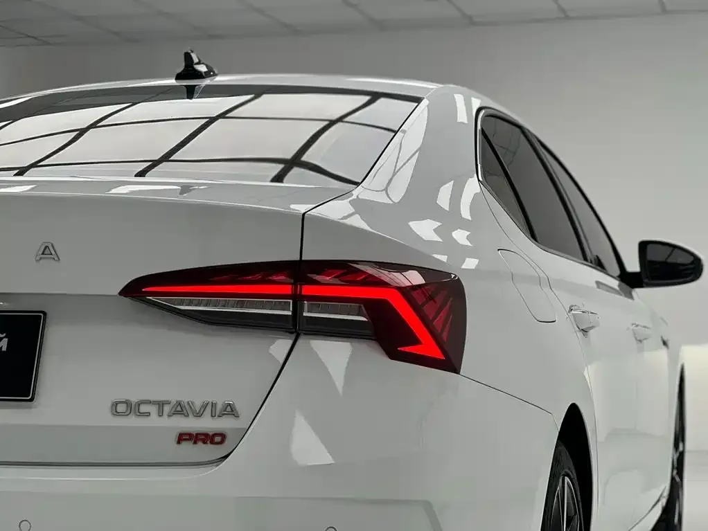 Skoda Octavia — фото 4