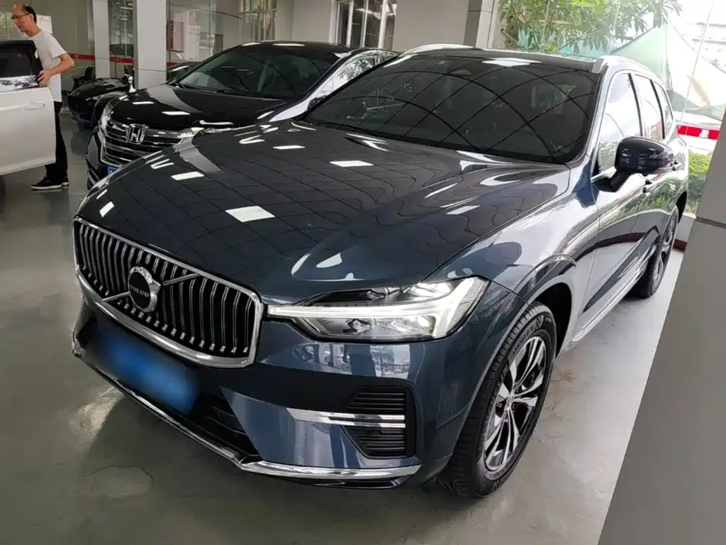 Volvo XC60 — фото 1