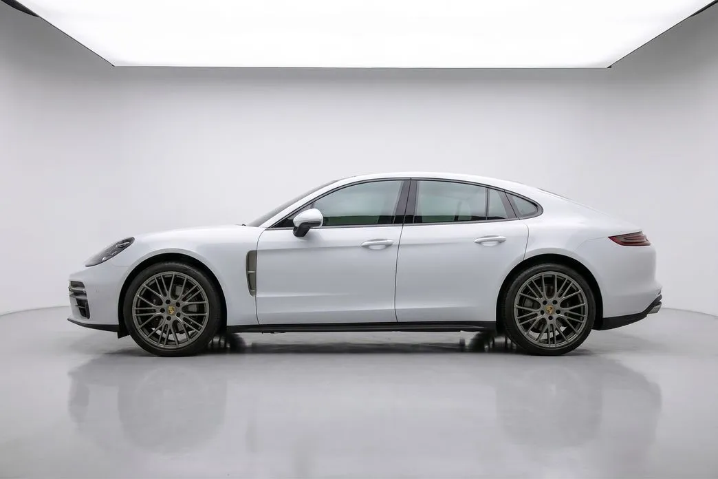 Porsche Panamera — фото 1