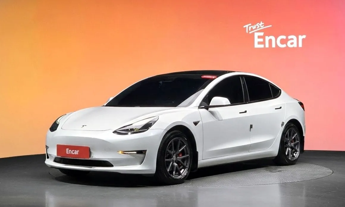 Tesla Model 3 — фото 1