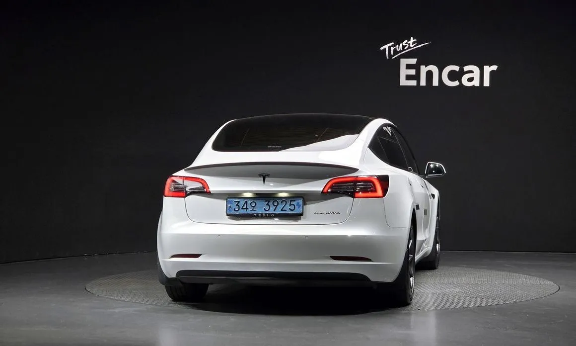 Tesla Model 3 — фото 3
