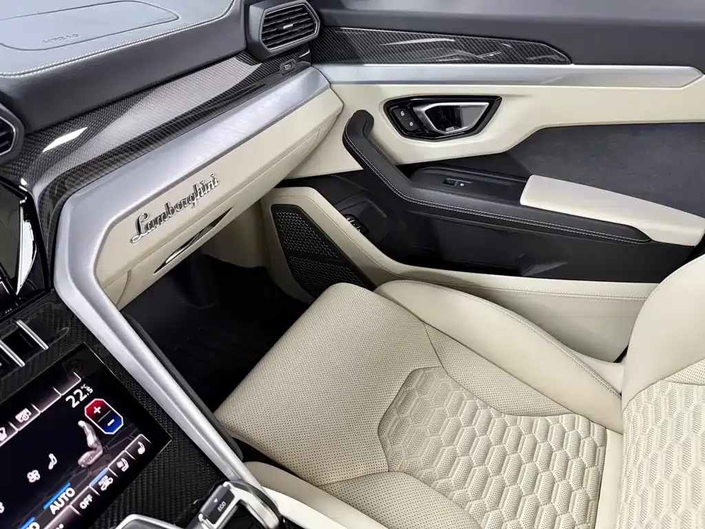 Lamborghini Urus — фото 7