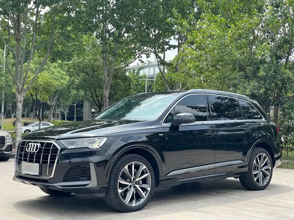 Audi Q7 — фото 1