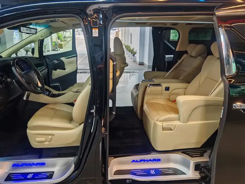 Toyota Alphard — фото 3