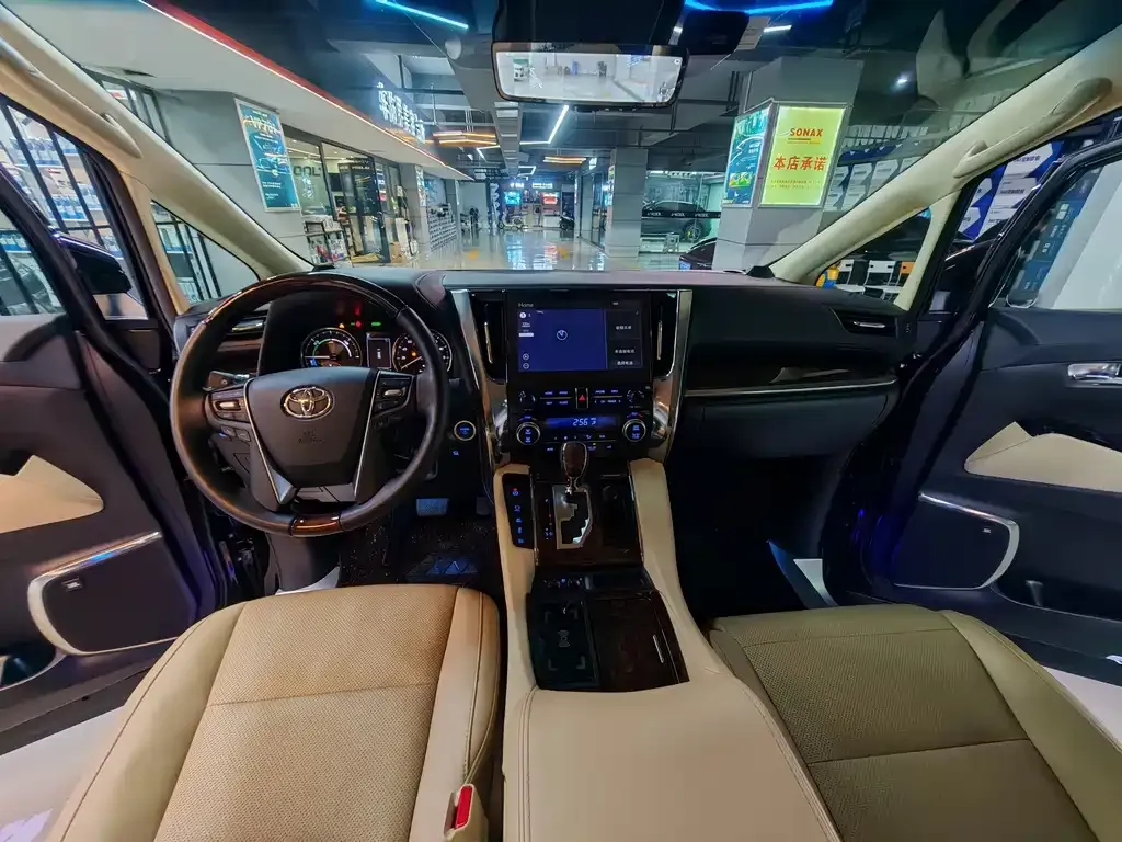 Toyota Alphard — фото 6
