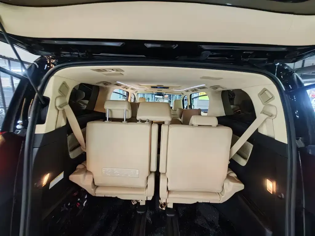 Toyota Alphard — фото 7