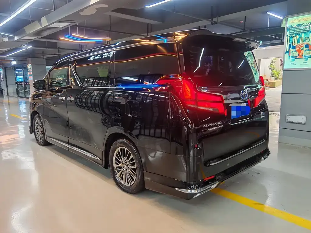 Toyota Alphard — фото 10
