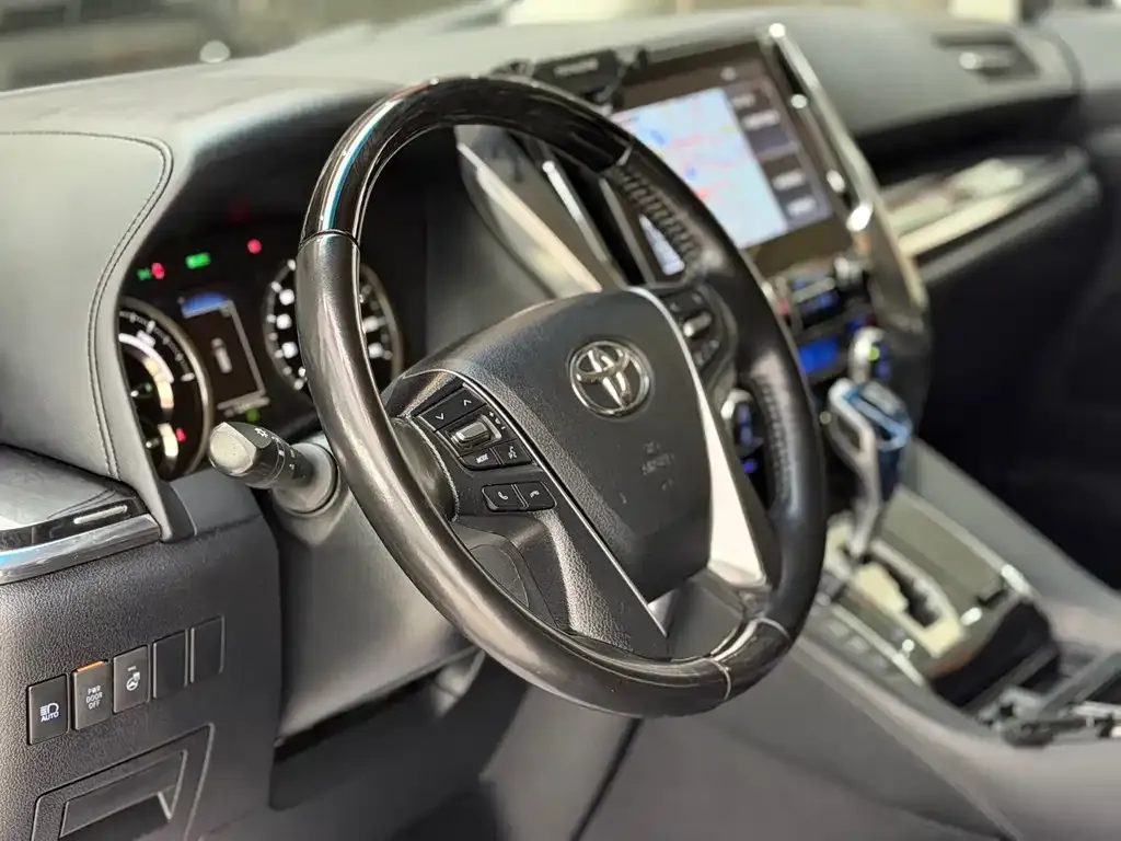 Toyota Vellfire — фото 6