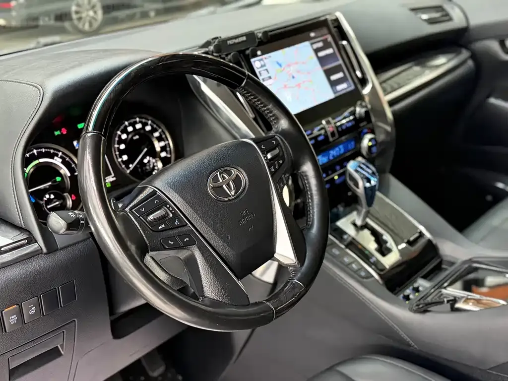 Toyota Vellfire — фото 5