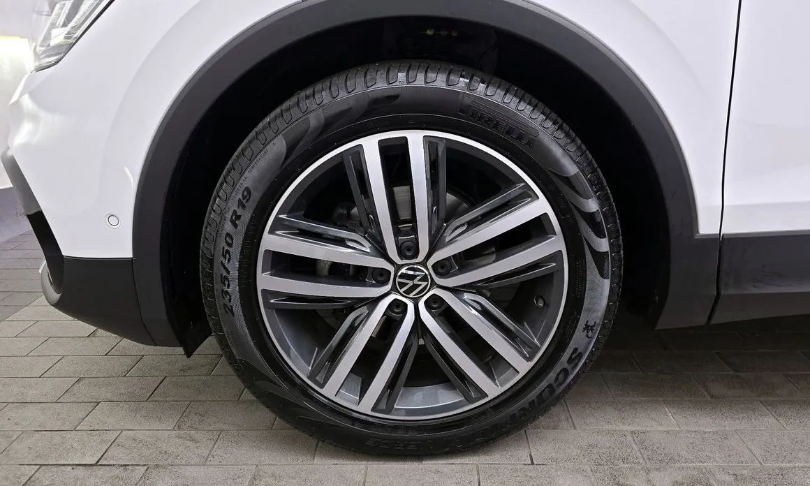 Volkswagen Tiguan — фото 10