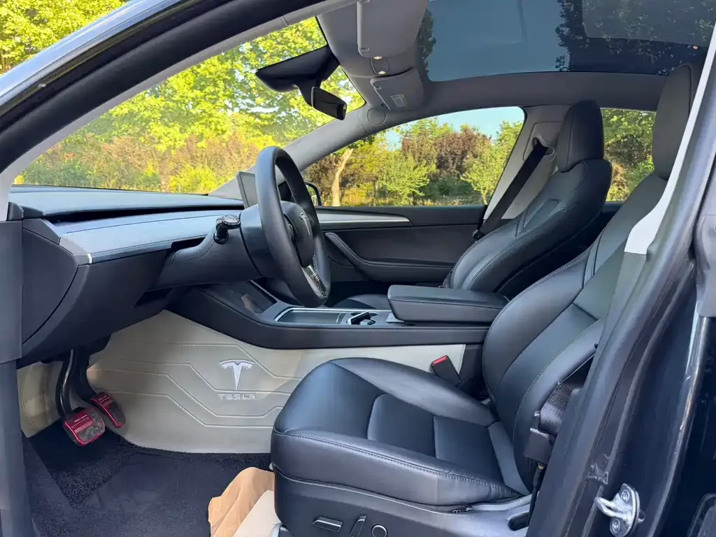 Tesla Model Y — фото 4