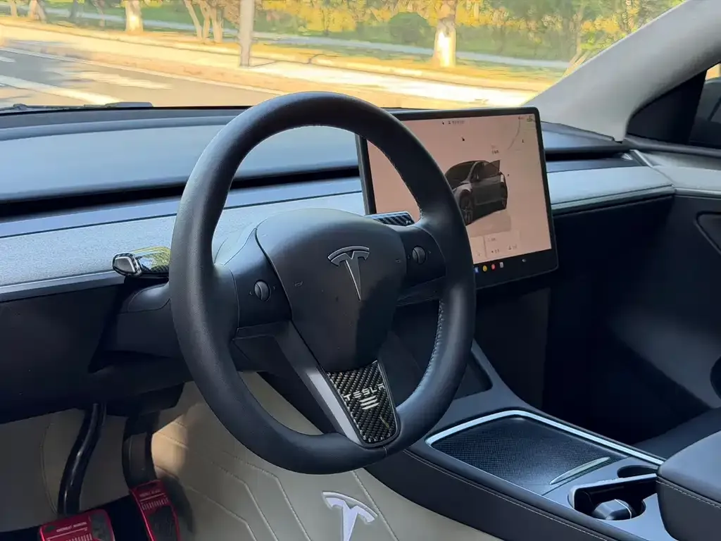 Tesla Model Y — фото 7