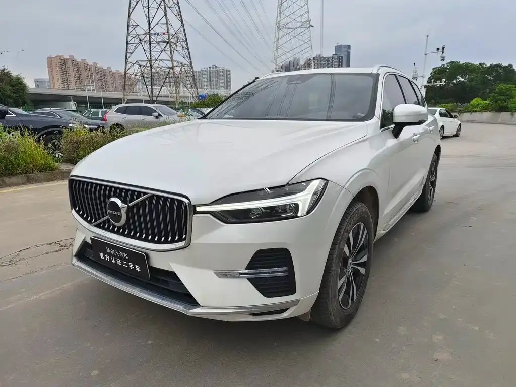 Volvo XC60 — фото 1