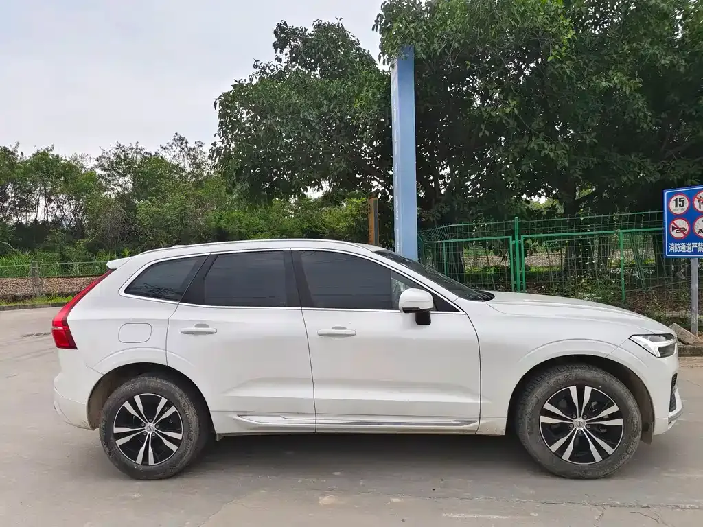 Volvo XC60 — фото 10