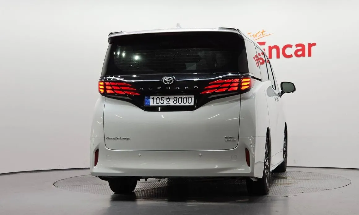 Toyota Alphard — фото 2