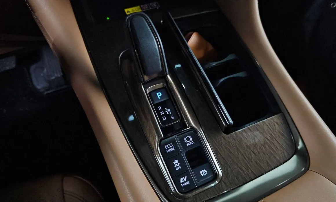 Toyota Alphard — фото 4