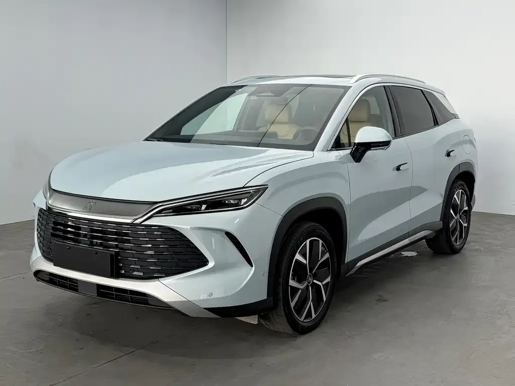 BYD L DM-i — фото 1
