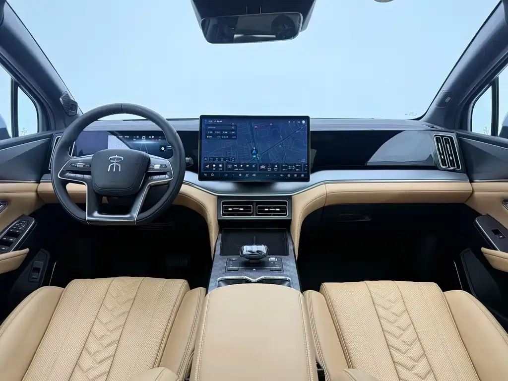 BYD L DM-i — фото 8