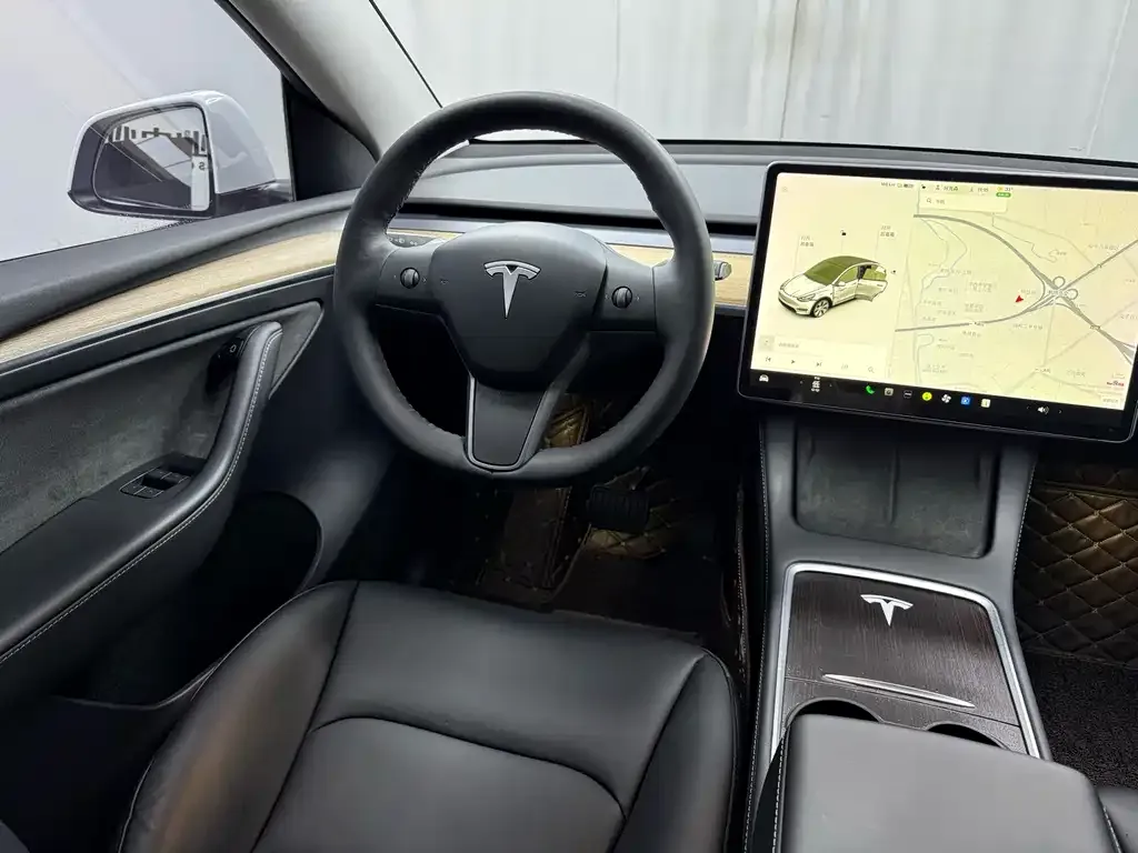 Tesla Model Y — фото 7