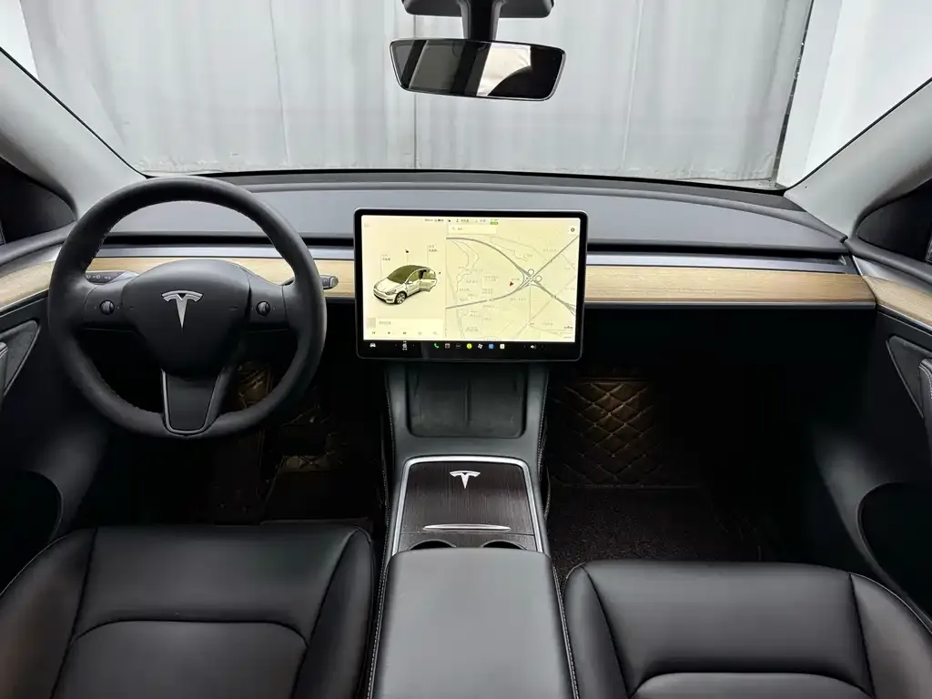Tesla Model Y — фото 3
