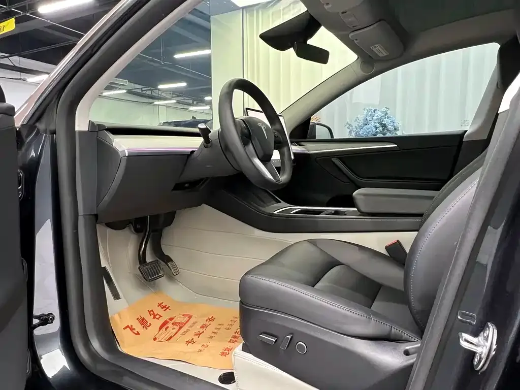 Tesla Model Y — фото 4