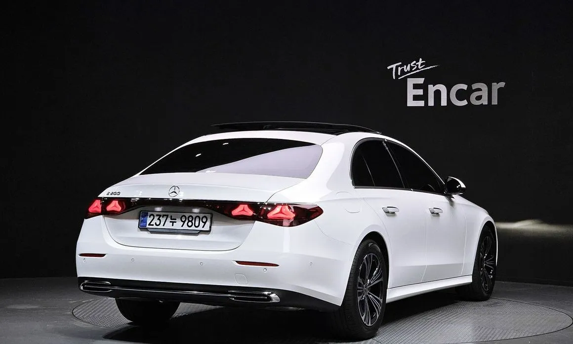 Mercedes-Benz E-Class — фото 10