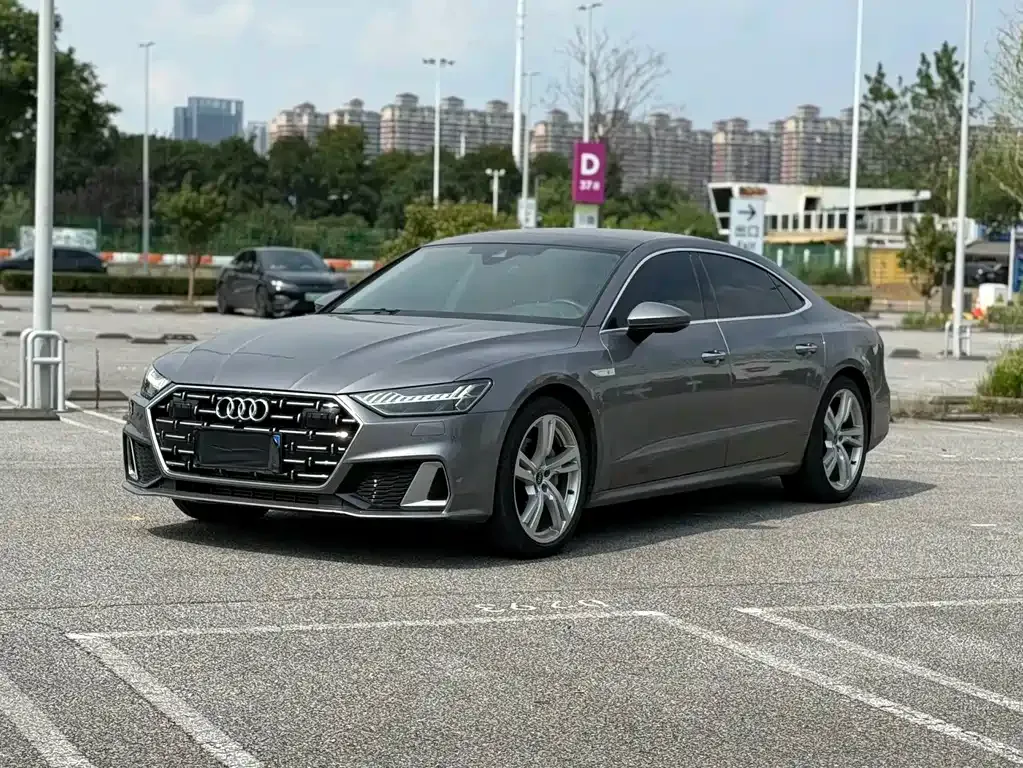 Audi A7L — фото 1