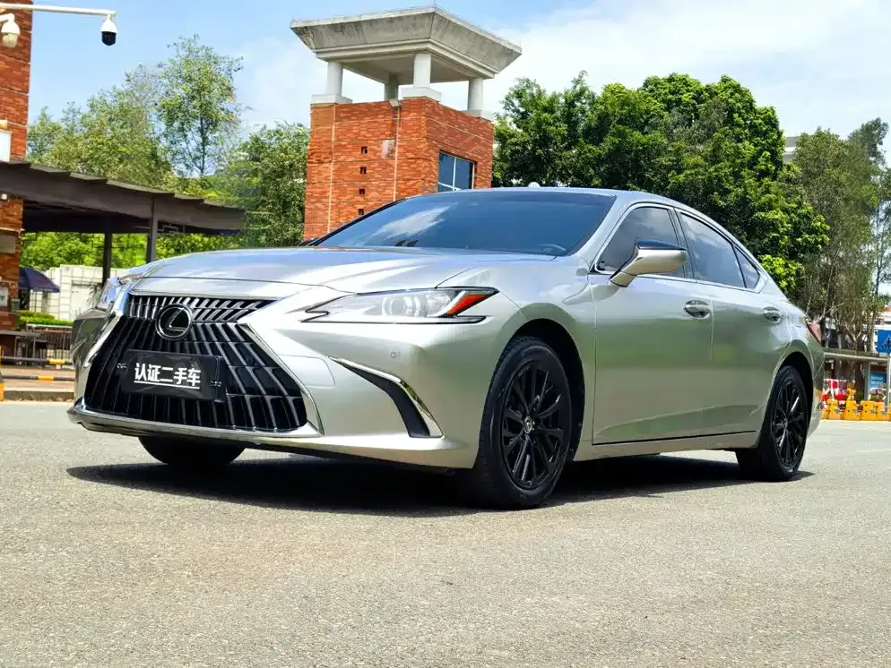 Lexus ES — фото 1
